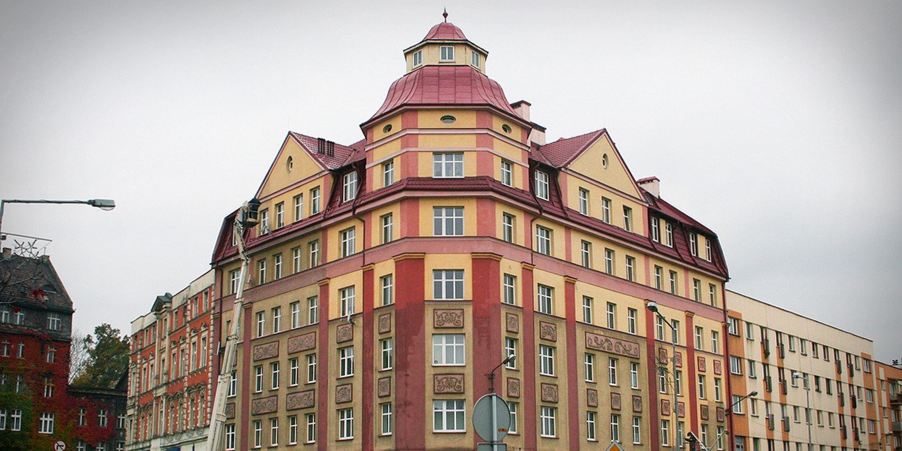 Odnowiona elewacja kamienicy